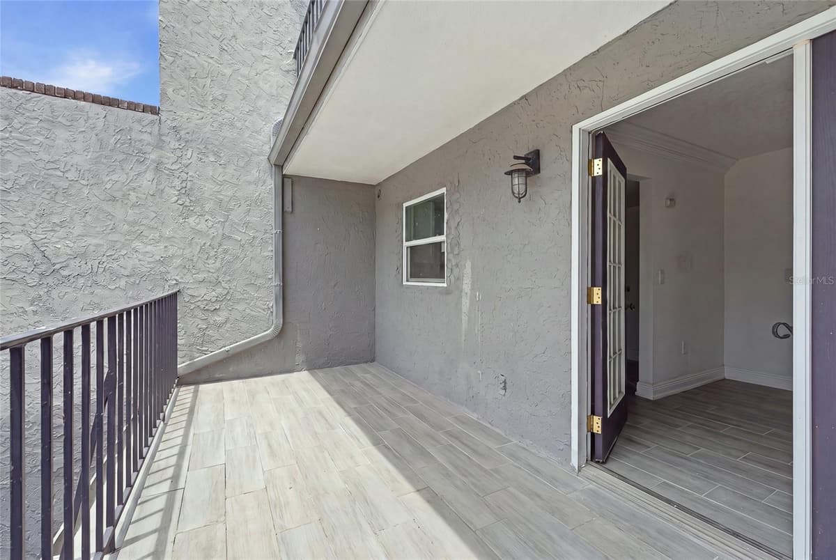 170 DAVIS BOULEVARD — photo 23 of 40
