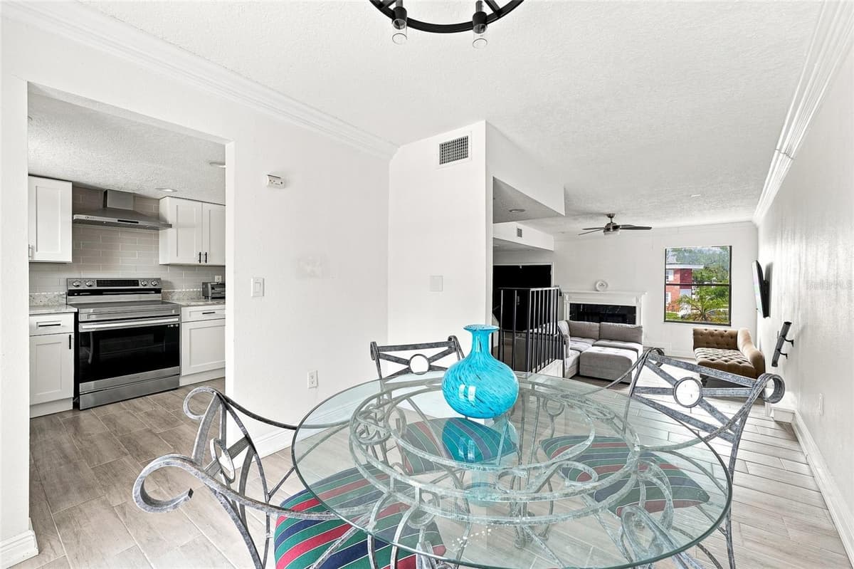 170 DAVIS BOULEVARD — photo 18 of 40
