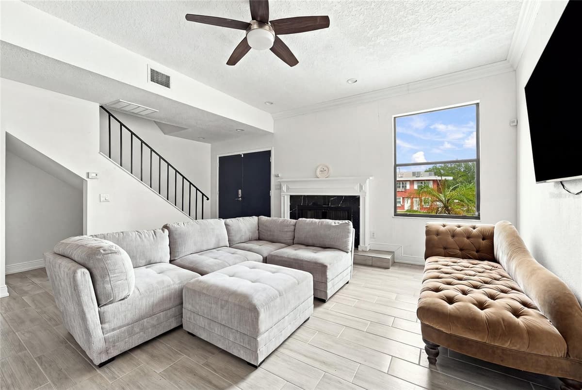 170 DAVIS BOULEVARD — photo 10 of 40