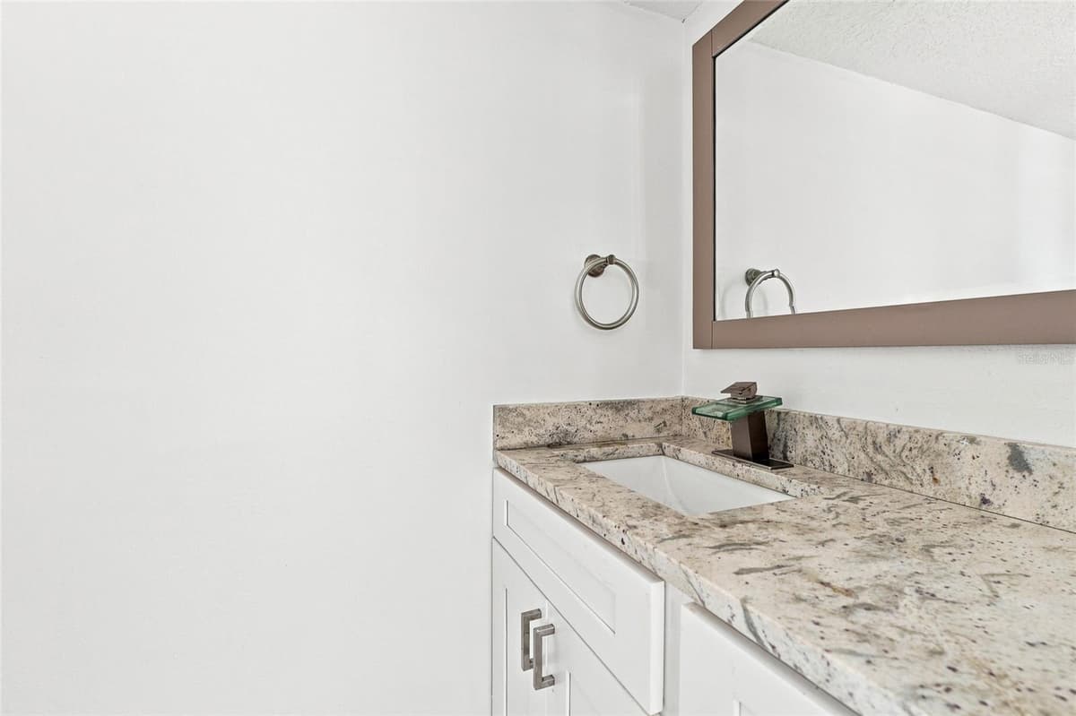 170 DAVIS BOULEVARD — photo 13 of 40