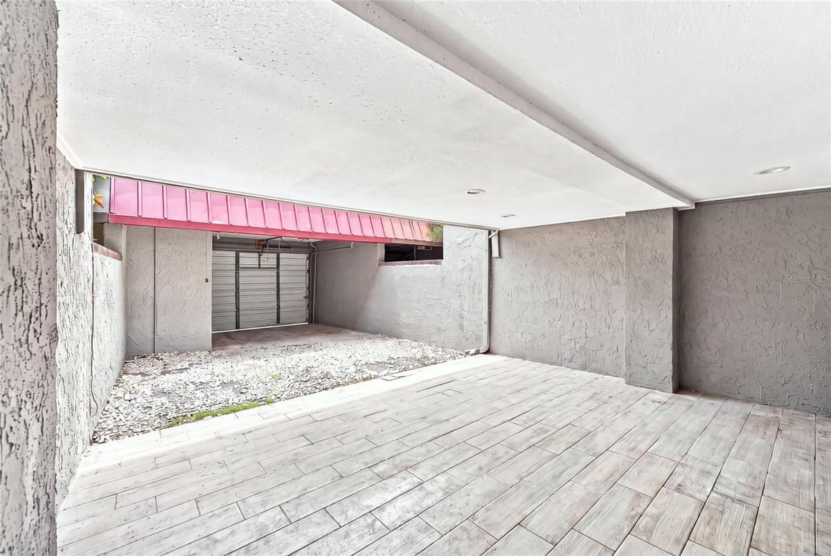 170 DAVIS BOULEVARD — photo 39 of 40