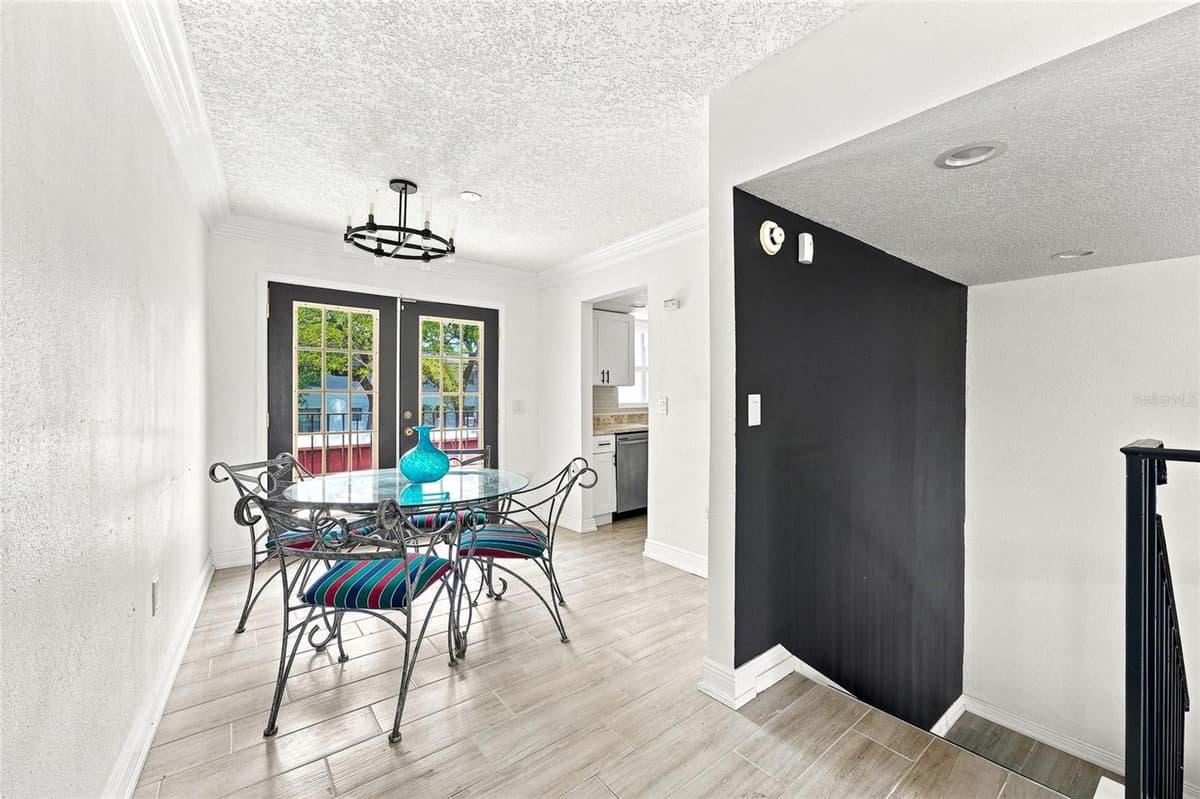 170 DAVIS BOULEVARD — photo 16 of 40