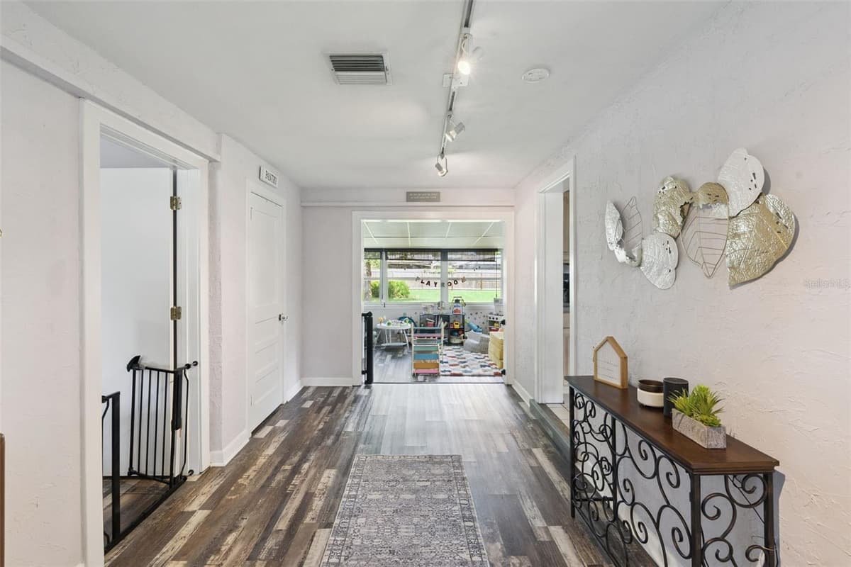 106 ALANO ROAD — photo 5 of 31