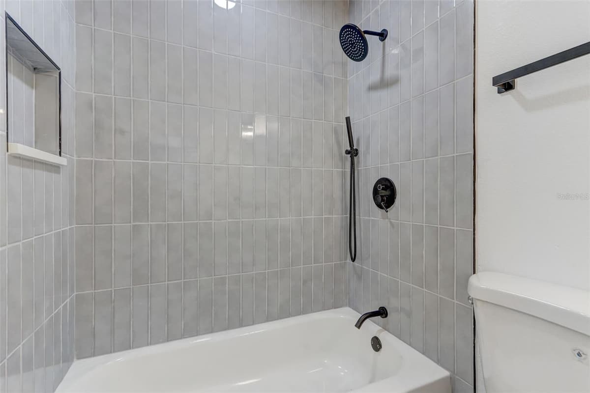 7711 LAKESIDE WOODS DRIVE — photo 31 of 48