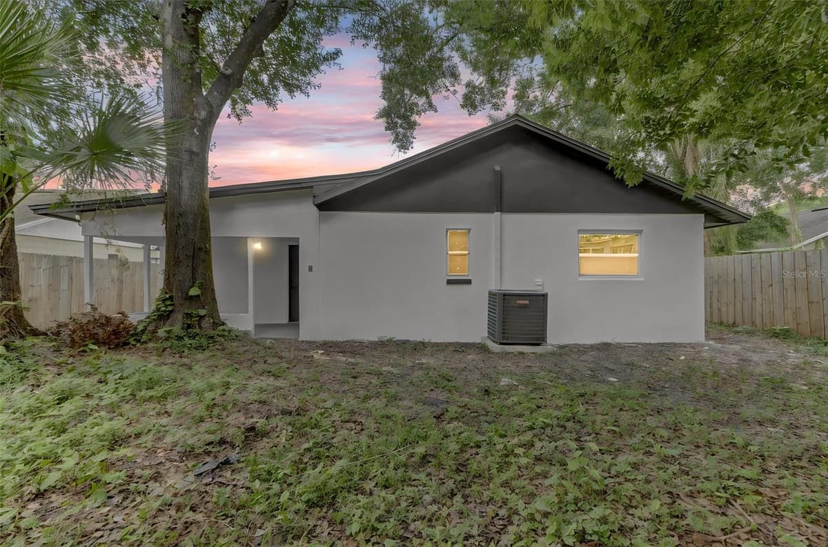 7711 LAKESIDE WOODS DRIVE — photo 43 of 48