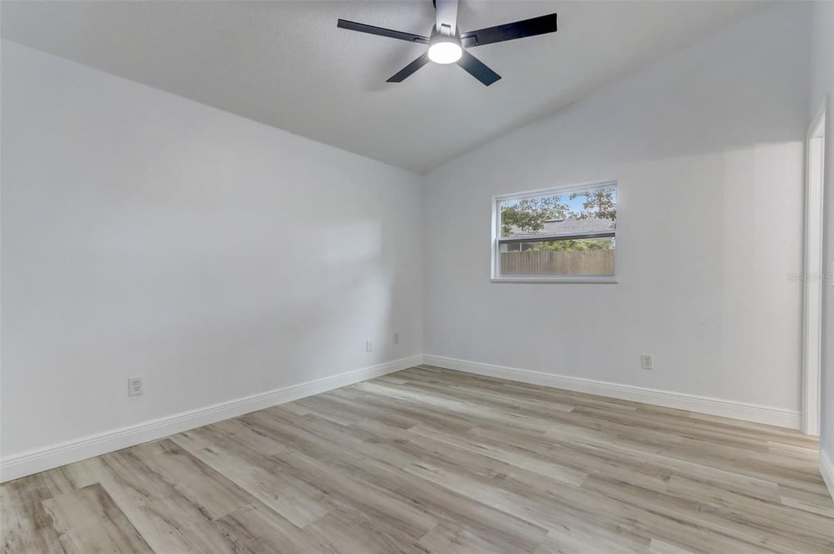 7711 LAKESIDE WOODS DRIVE — photo 17 of 48