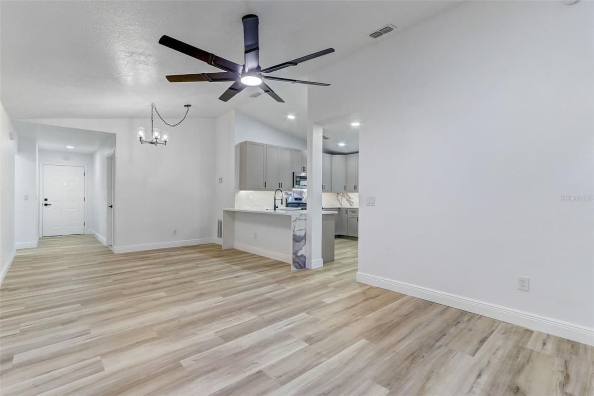 7711 LAKESIDE WOODS DRIVE — photo 10 of 48