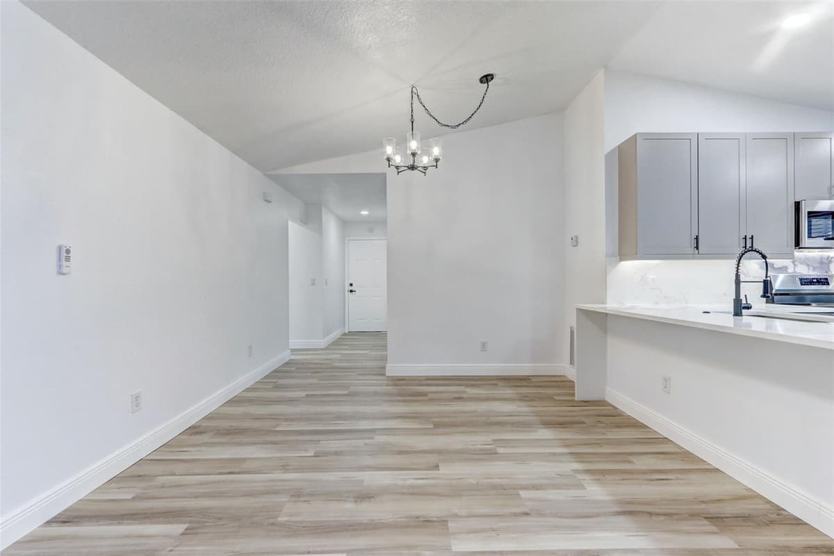 7711 LAKESIDE WOODS DRIVE — photo 11 of 48