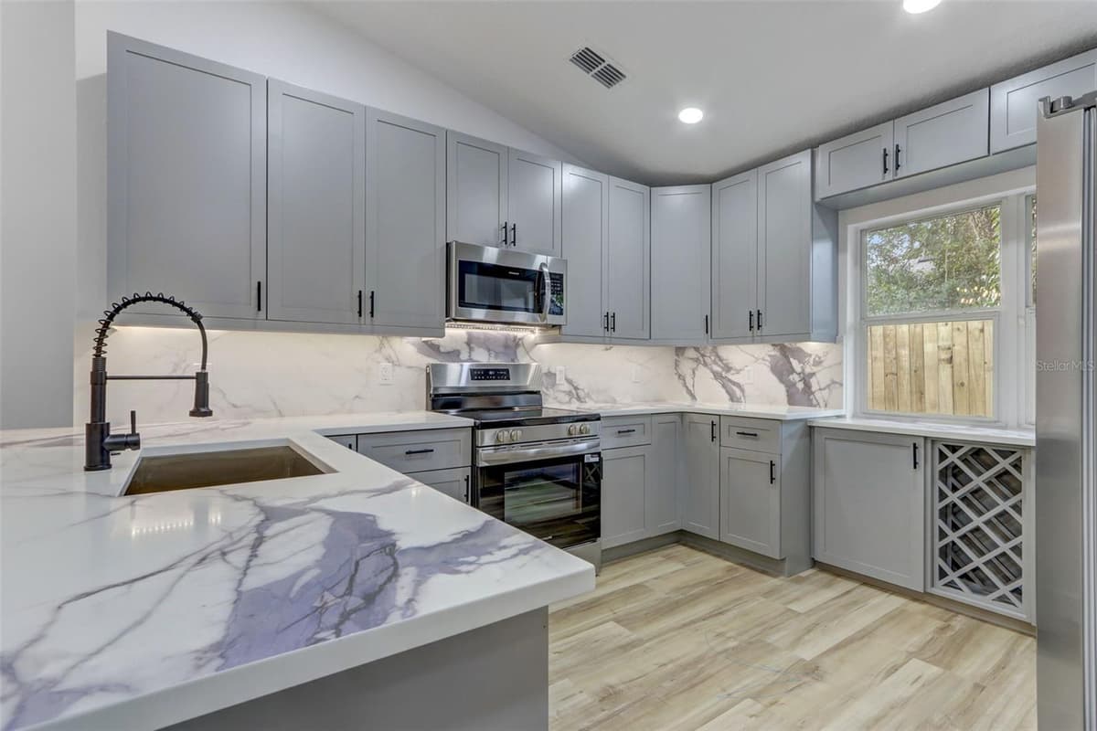 7711 LAKESIDE WOODS DRIVE — photo 14 of 48