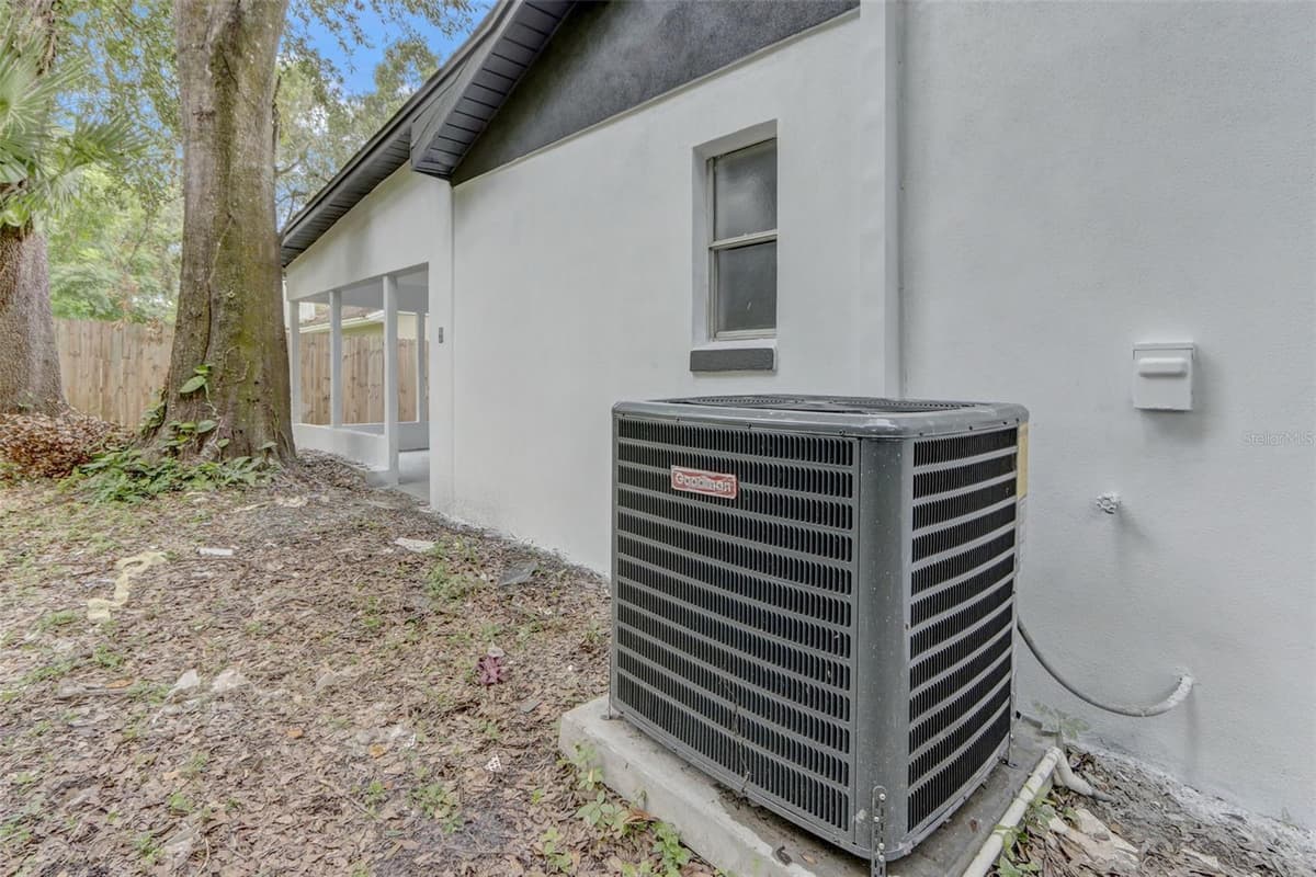 7711 LAKESIDE WOODS DRIVE — photo 46 of 48
