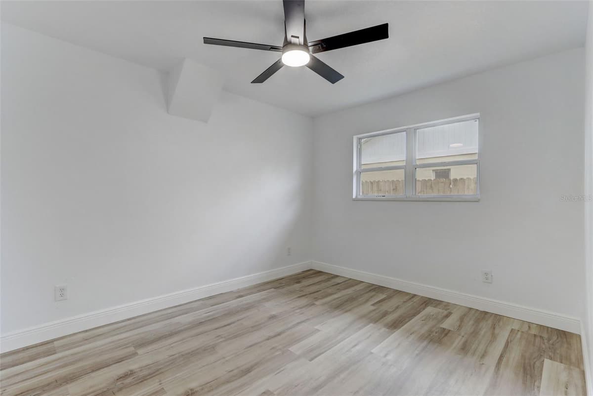 7711 LAKESIDE WOODS DRIVE — photo 33 of 48