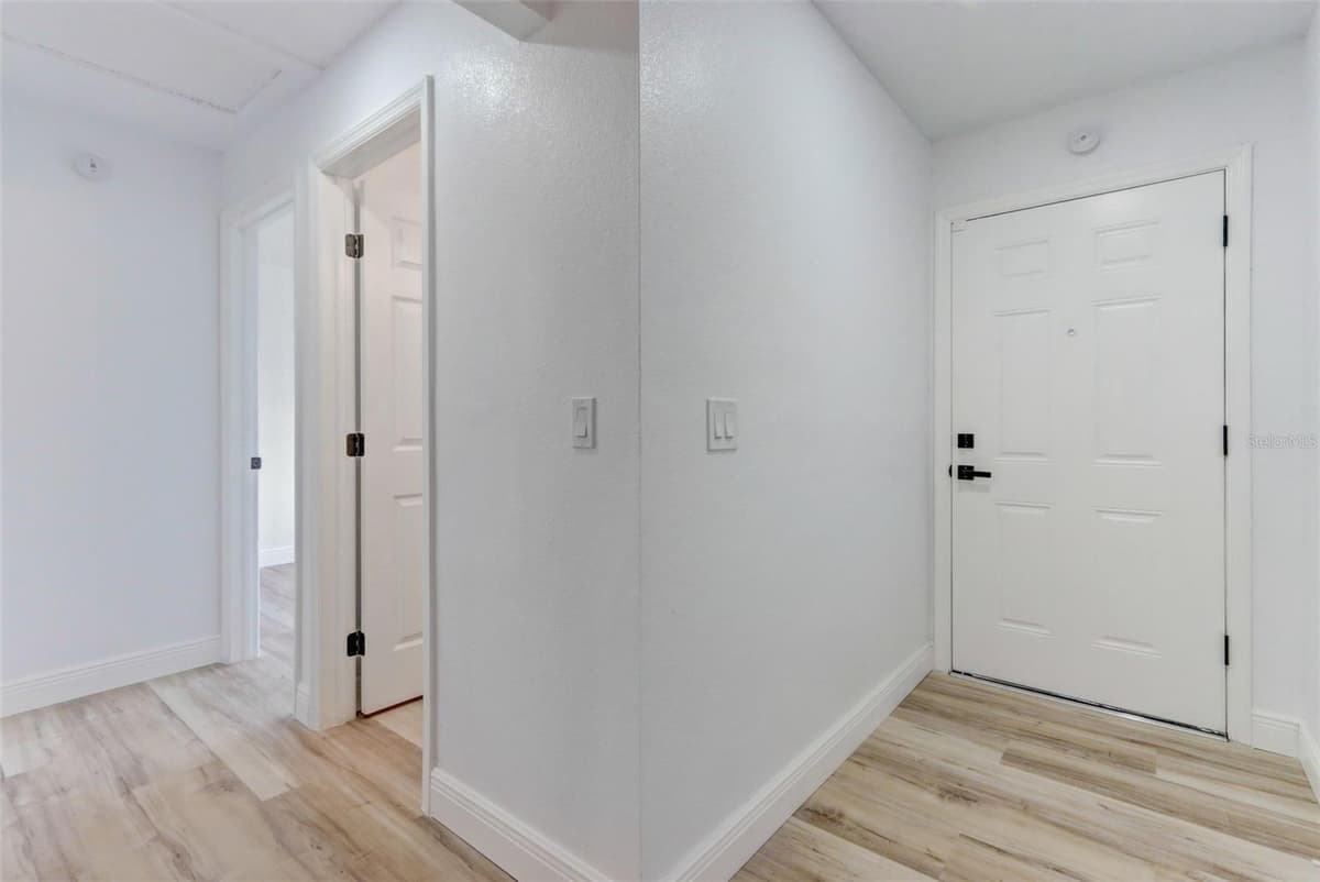 7711 LAKESIDE WOODS DRIVE — photo 6 of 48