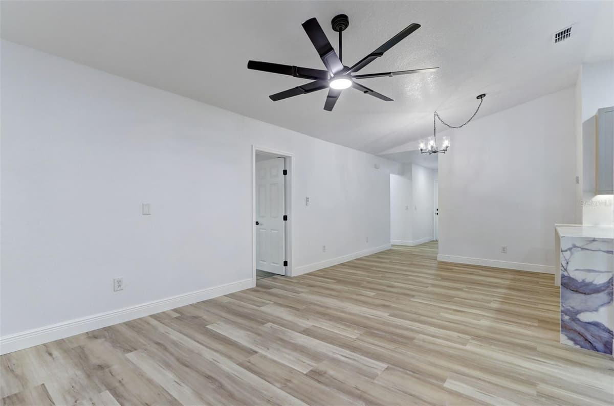 7711 LAKESIDE WOODS DRIVE — photo 12 of 48
