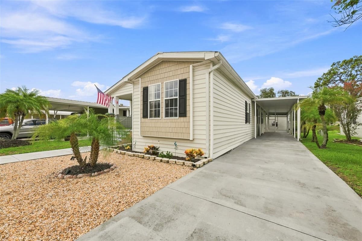 8329 FANTASIA PARK WAY — photo 3 of 40