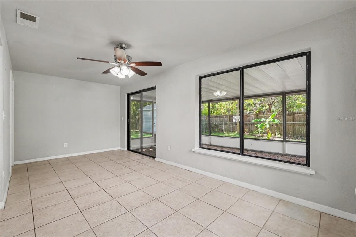 21390 LEHOUIER DR — photo 13 of 29