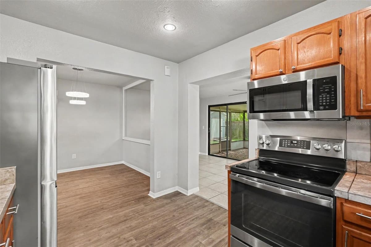 21390 LEHOUIER DR — photo 11 of 29