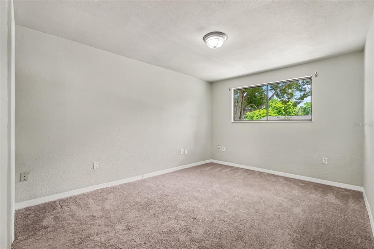 21390 LEHOUIER DR — photo 16 of 29