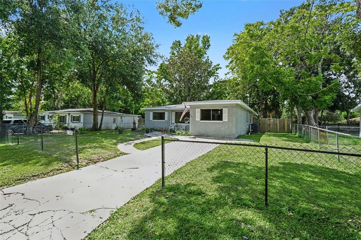 21390 LEHOUIER DR — photo 4 of 29
