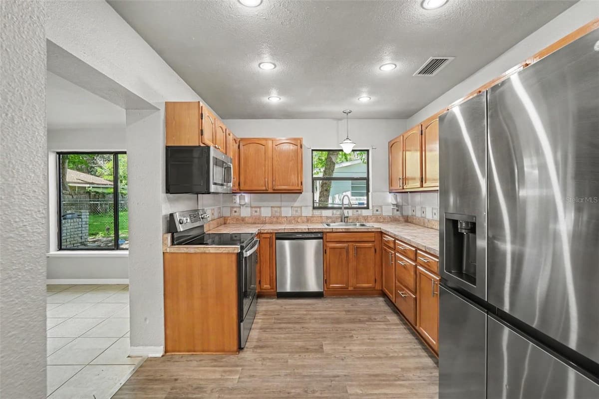 21390 LEHOUIER DR — photo 10 of 29