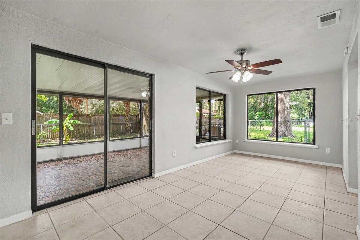 21390 LEHOUIER DR — photo 14 of 29