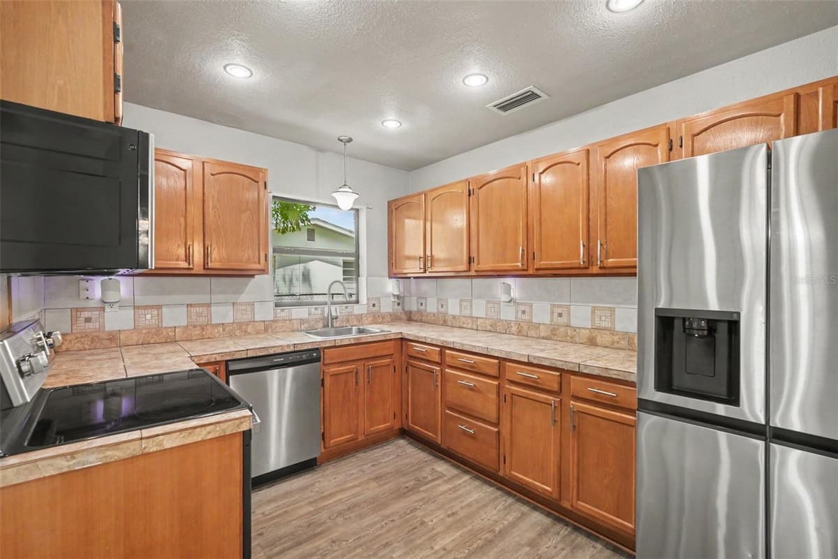21390 LEHOUIER DR — photo 9 of 29