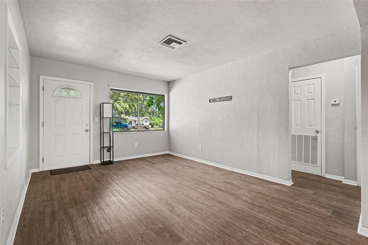 21390 LEHOUIER DR — photo 5 of 29