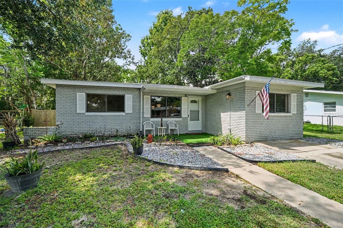 21390 LEHOUIER DR — photo 3 of 29