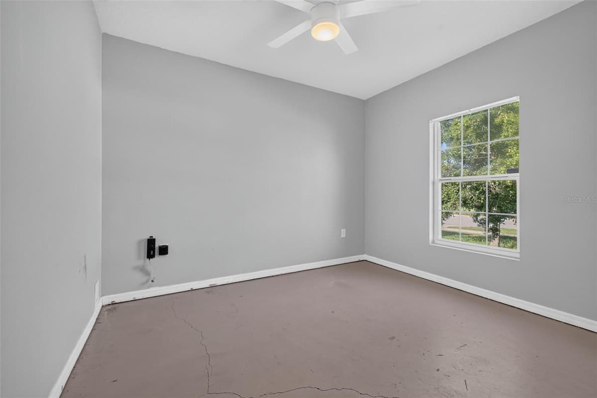 573 LUCERNE BOULEVARD — photo 12 of 40