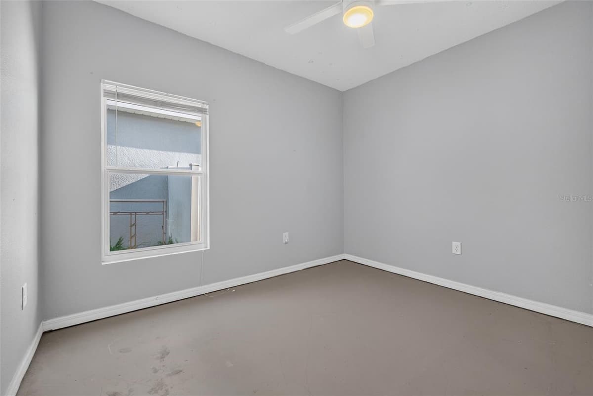 573 LUCERNE BOULEVARD — photo 24 of 40