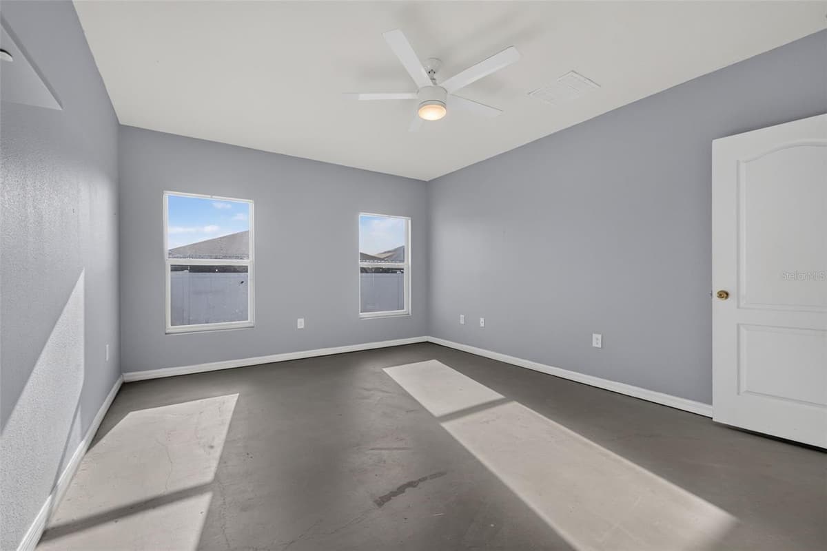 573 LUCERNE BOULEVARD — photo 33 of 40