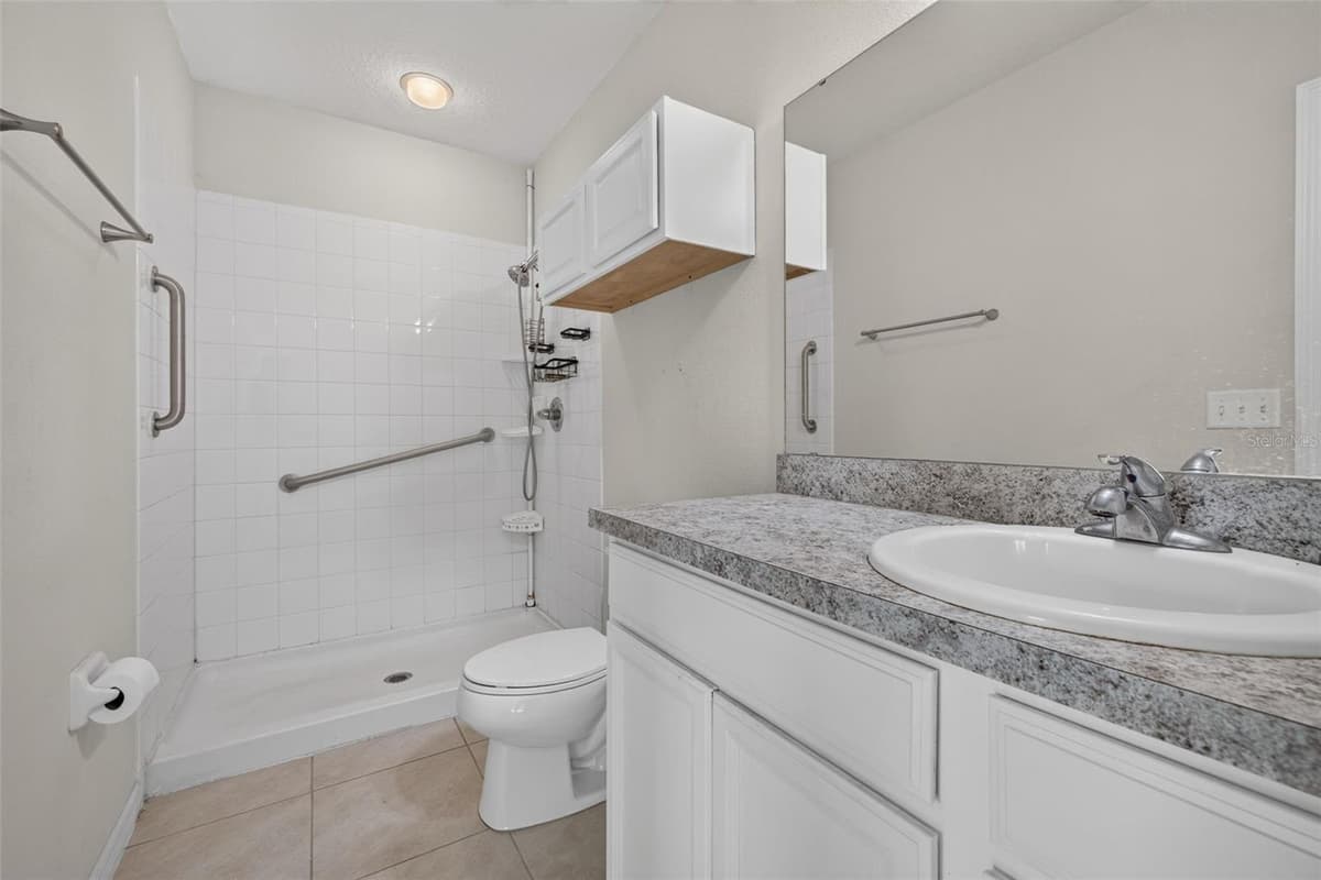 573 LUCERNE BOULEVARD — photo 19 of 40
