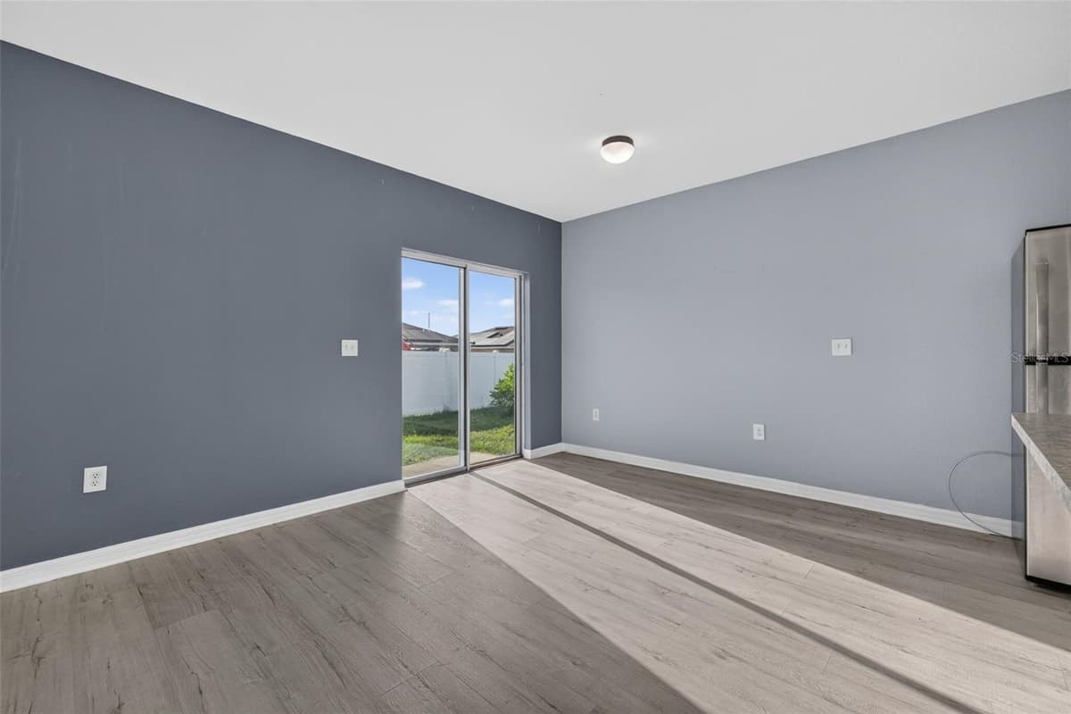 573 LUCERNE BOULEVARD — photo 27 of 40