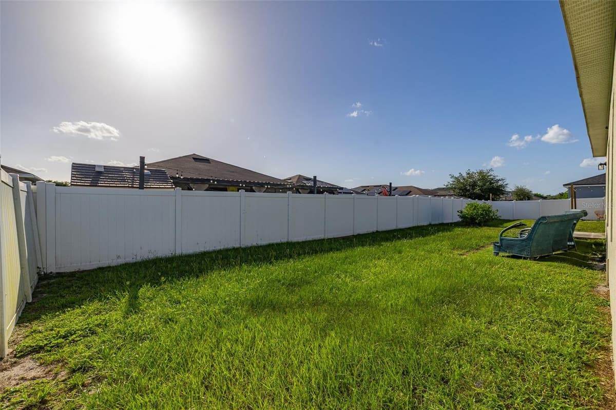 573 LUCERNE BOULEVARD — photo 39 of 40
