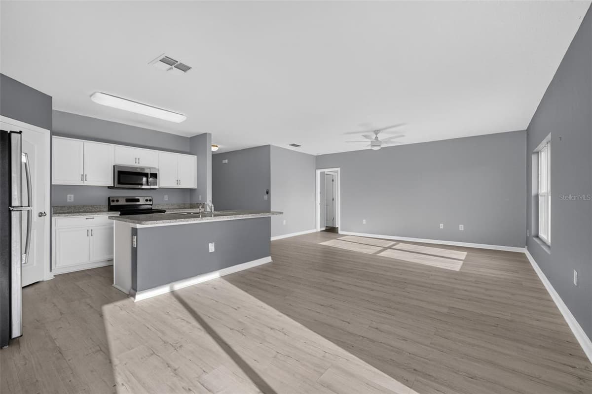 573 LUCERNE BOULEVARD — photo 30 of 40