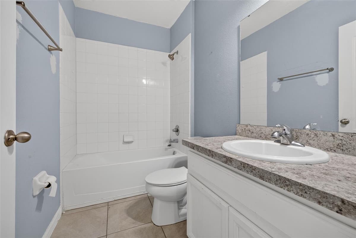 573 LUCERNE BOULEVARD — photo 14 of 40