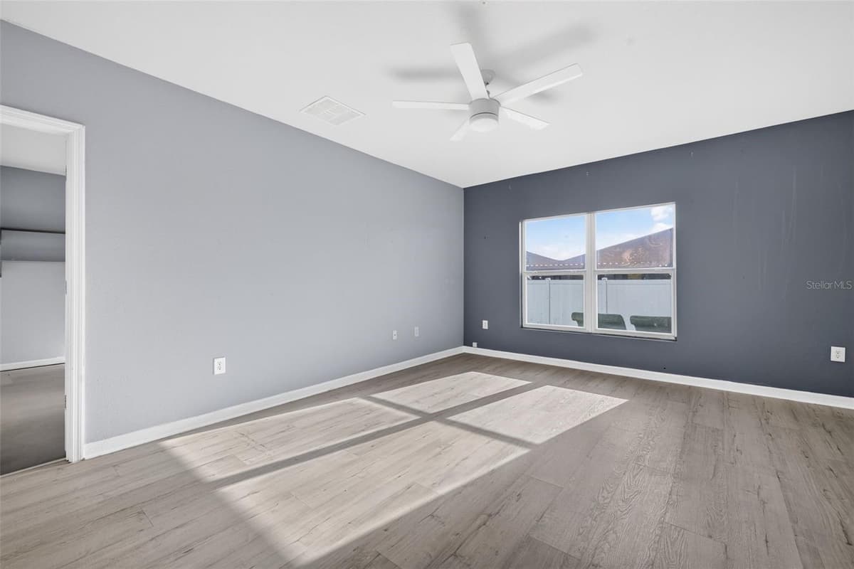 573 LUCERNE BOULEVARD — photo 28 of 40