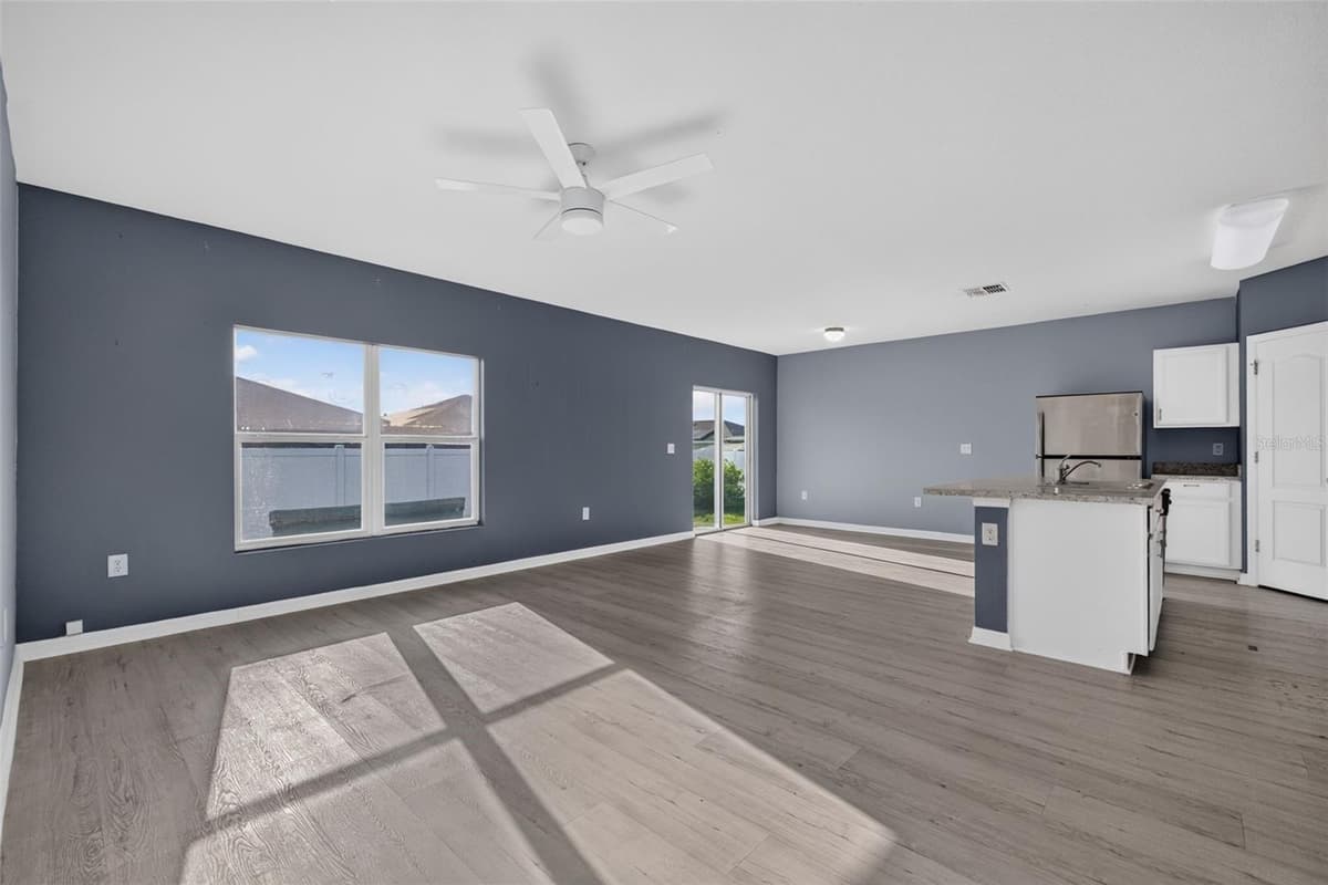 573 LUCERNE BOULEVARD — photo 31 of 40