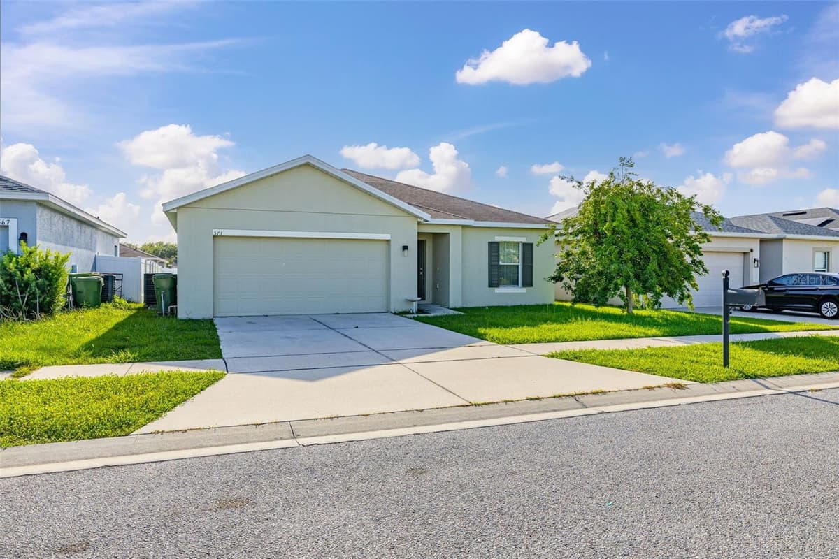 573 LUCERNE BOULEVARD — photo 2 of 40