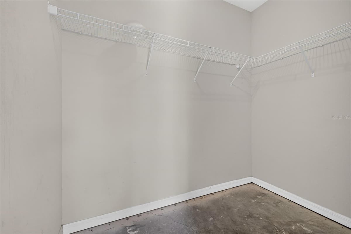 573 LUCERNE BOULEVARD — photo 35 of 40