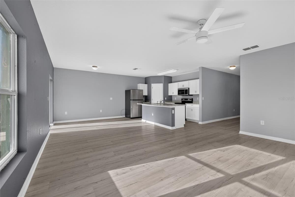 573 LUCERNE BOULEVARD — photo 32 of 40
