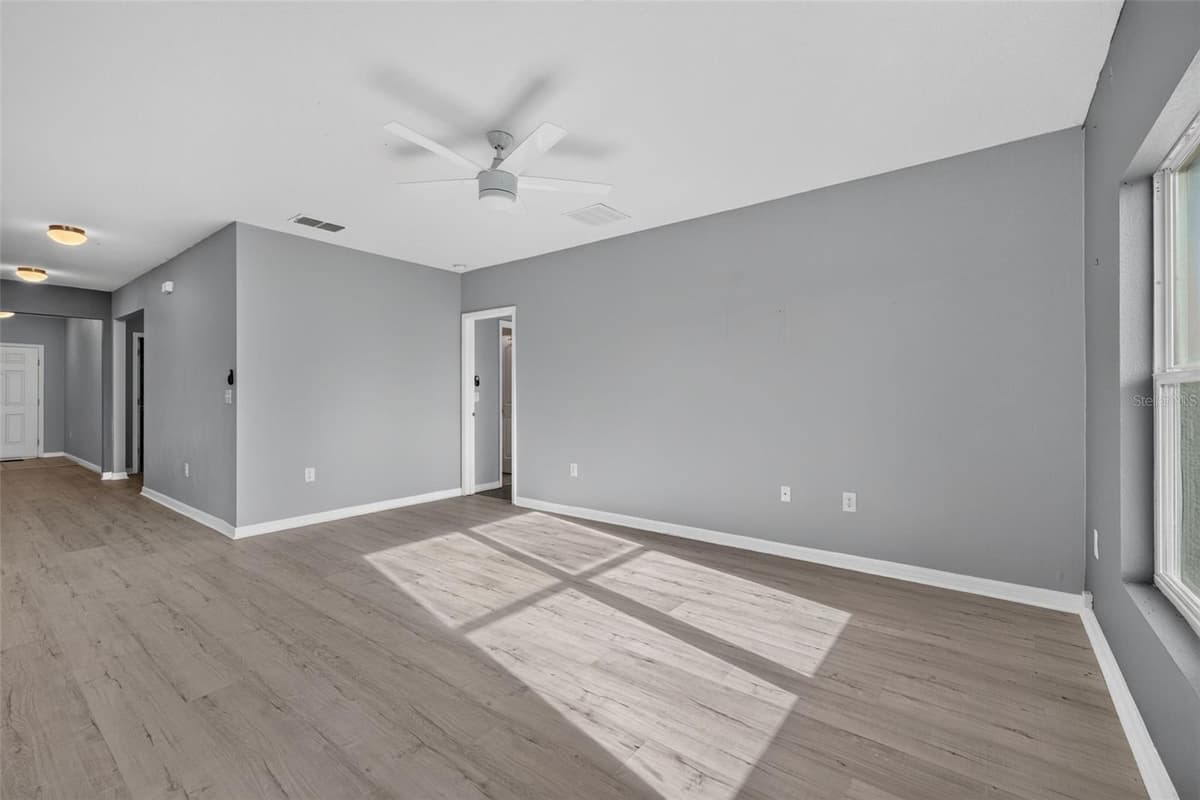 573 LUCERNE BOULEVARD — photo 29 of 40