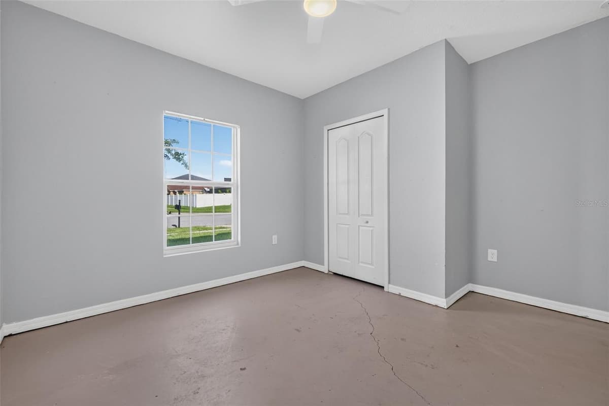 573 LUCERNE BOULEVARD — photo 13 of 40