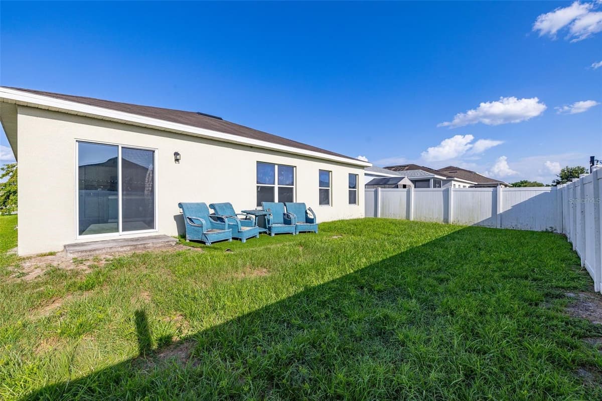 573 LUCERNE BOULEVARD — photo 37 of 40