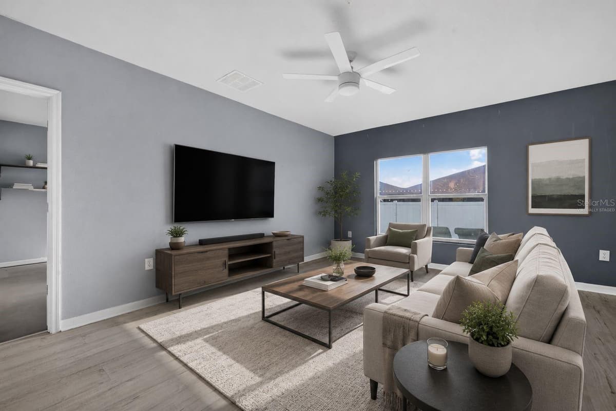 573 LUCERNE BOULEVARD — photo 16 of 40