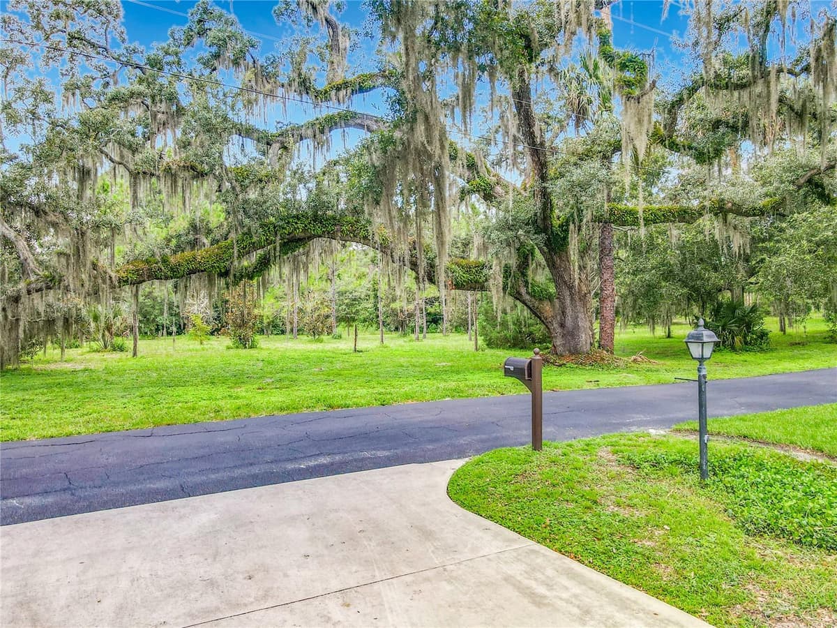 2269 COUNTRY CLUB DRIVE — photo 10 of 60