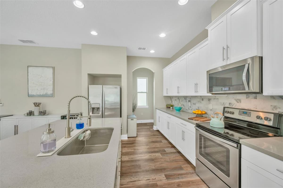 7605 KISSIMMEE STREET — photo 5 of 51