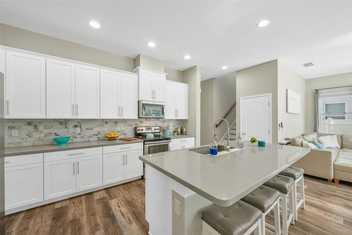 7605 KISSIMMEE STREET — photo 13 of 51