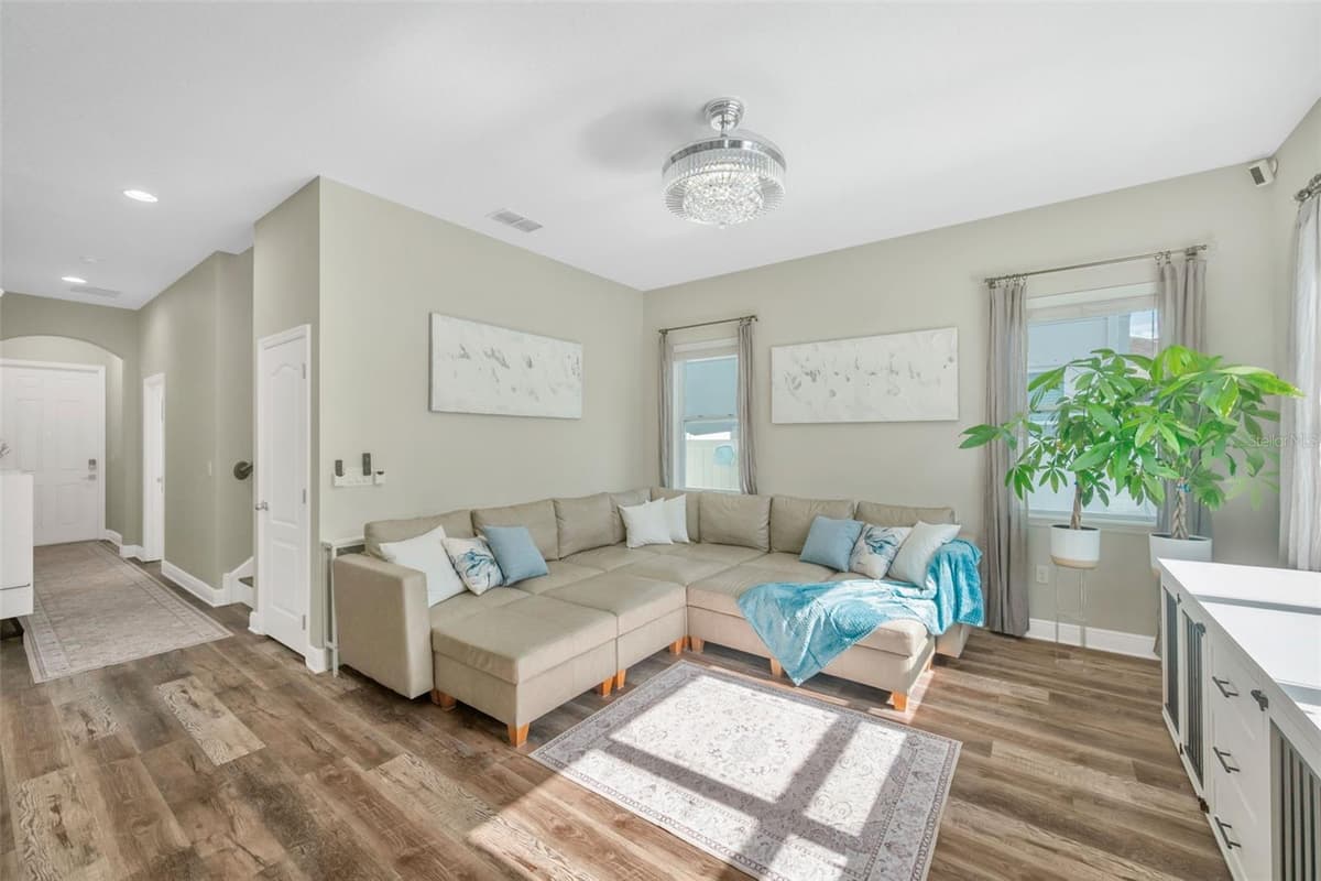 7605 KISSIMMEE STREET — photo 18 of 51