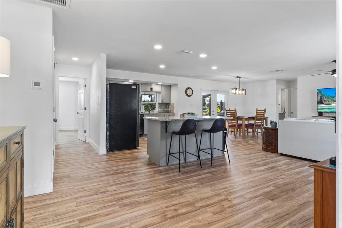 20495 ALBURY DRIVE — photo 3 of 32