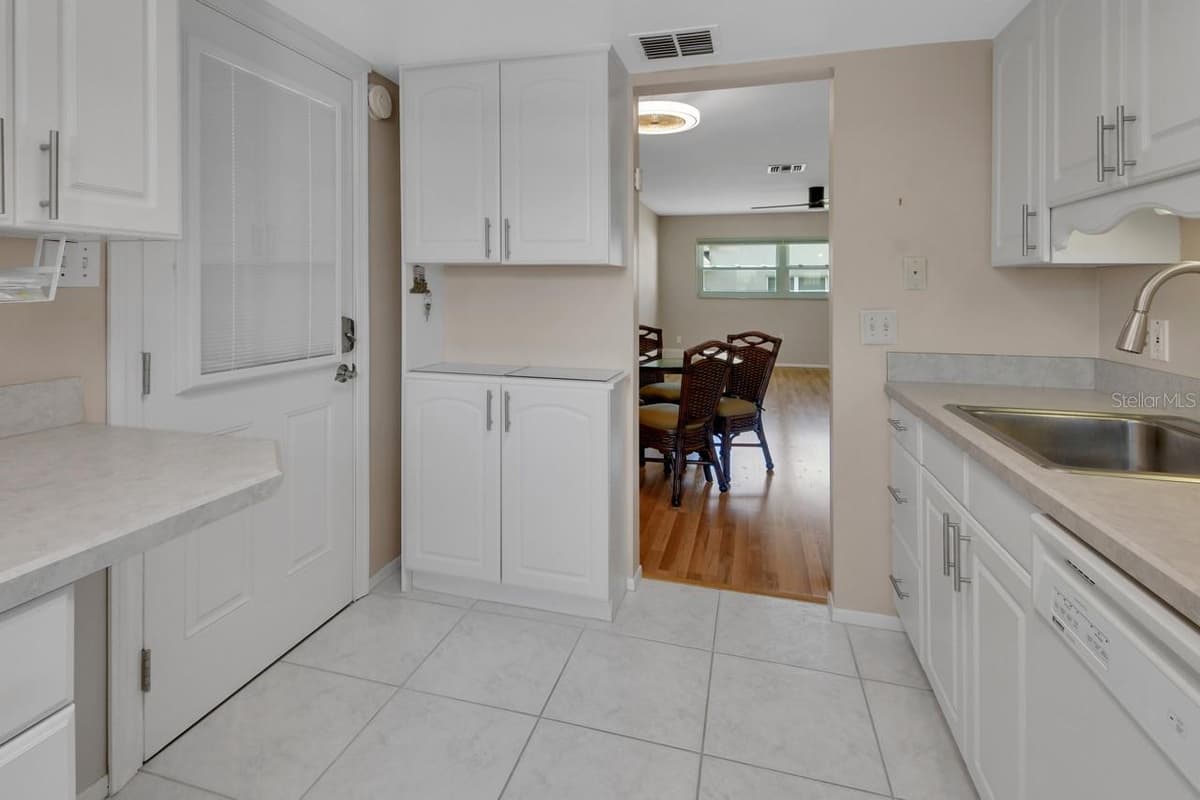 202 ELMWOOD AVENUE — photo 5 of 28